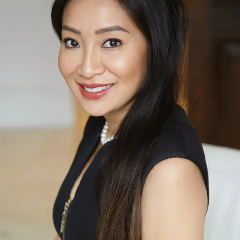  Dr. Sheila Nguyen ist eine führende Dermatologin und Expertin für ästhetische Medizin, bekannt für ihre innovativen und nachhaltigen Hautbehandlungen.