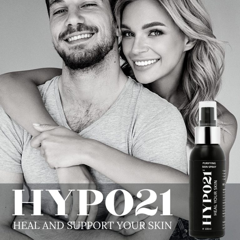 Glücklich aussehendes Paar, Frau umarmt ihren Partner innig von hinten. Hypo21 Heal and Support your skin